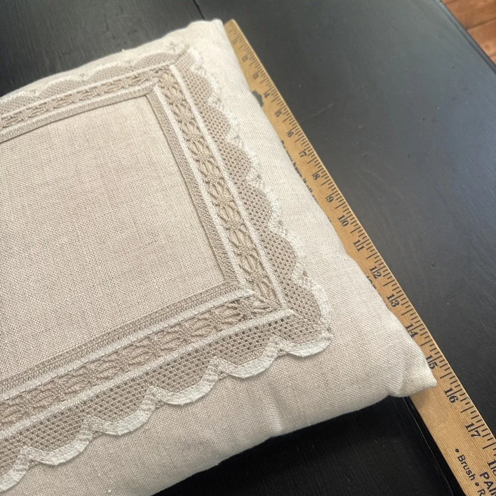 Light Beige Cotton Linen  CROCHET Lace Trim PILLOW RUFFLED EDGE EUC